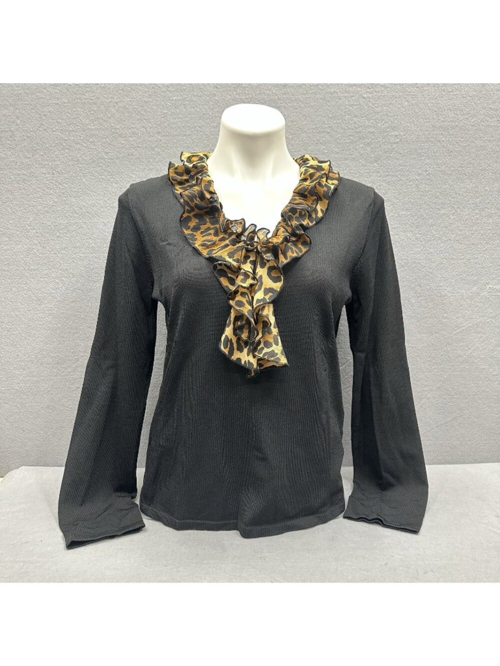 Jones New York Sweater Women Size L Black Long Sleeve Leopard Y Neck Ruffle EUC